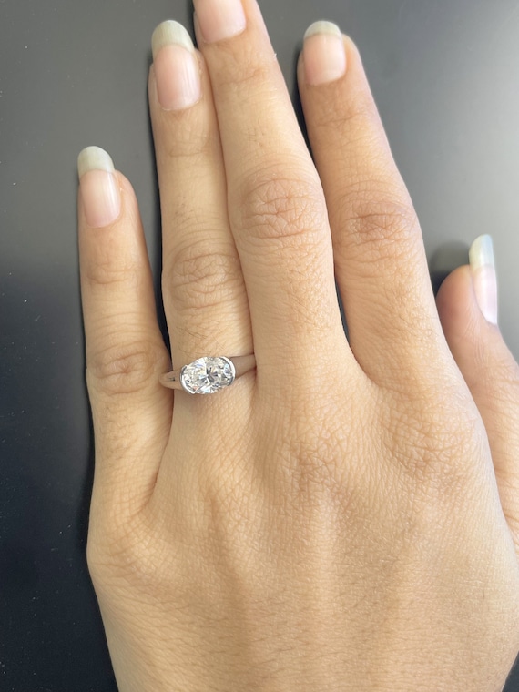 East west oval bezel ring online