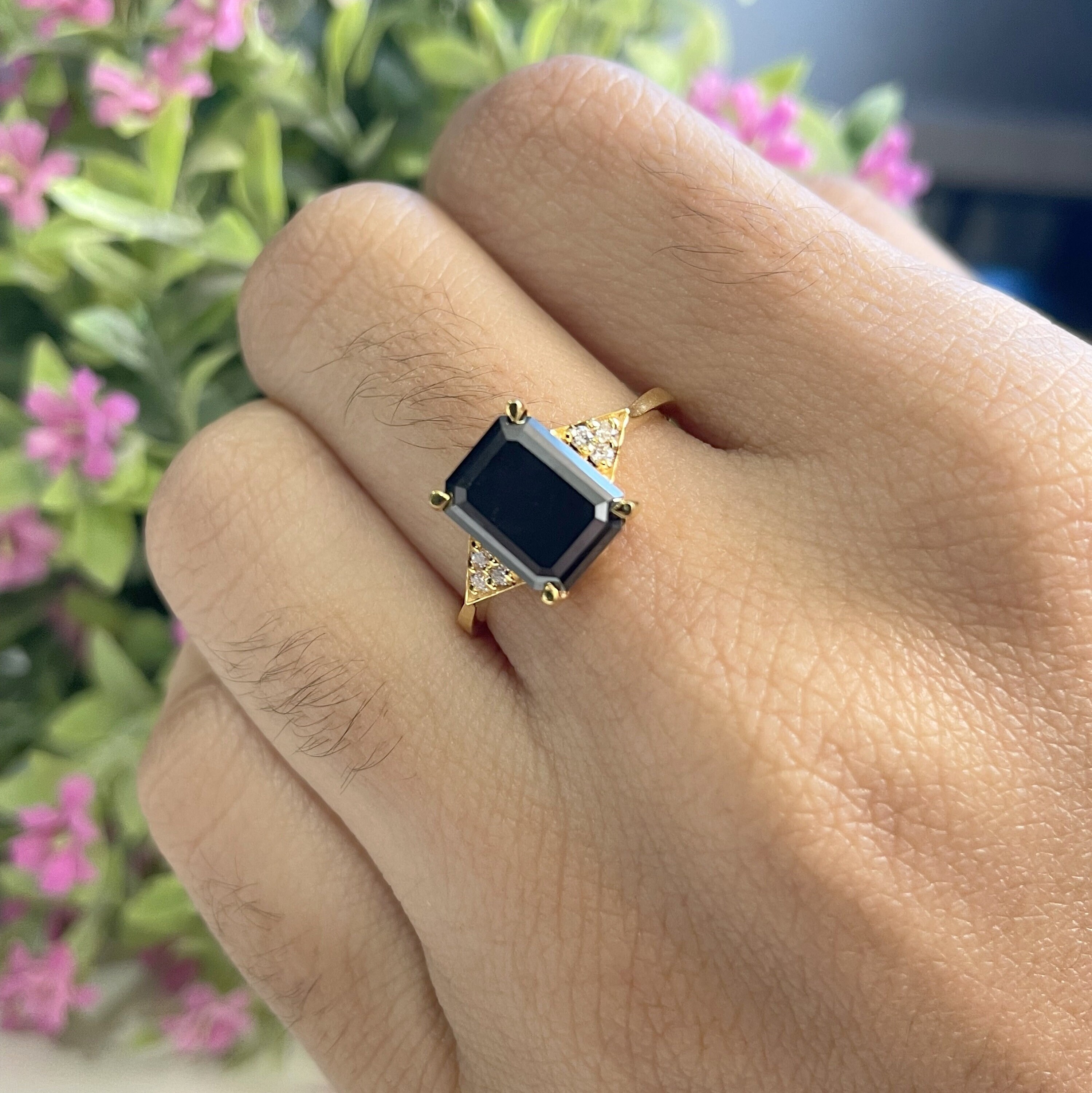 Mytys Vintage Womens Silver Cocktail Rings Round Cut Black Onyx Marcasite Anniversary Promise Wedding Band Engagement Ring 