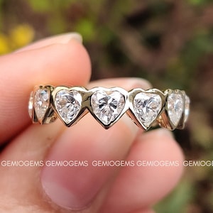 Aliança de casamento de moissanita com corte em coração 3,25 TCW, aliança em ouro amarelo maciço 14K, aliança com engaste, aliança para eternidade completa, aliança minimalista, presente para ela