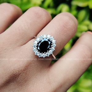 Anello della Principessa Diana, anello di fidanzamento con moissanite nera ovale da 2,5 carati, anello con pavé di diamanti in oro 14 carati, anello a stella, anello delle celebrità, anello di proposta di matrimonio.