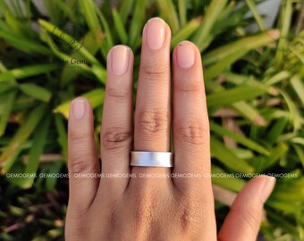 Fede nuziale di fidanzamento in Moissanite con taglio rotondo Fede nuziale di fidanzamento in Moissanite con taglio rotondo