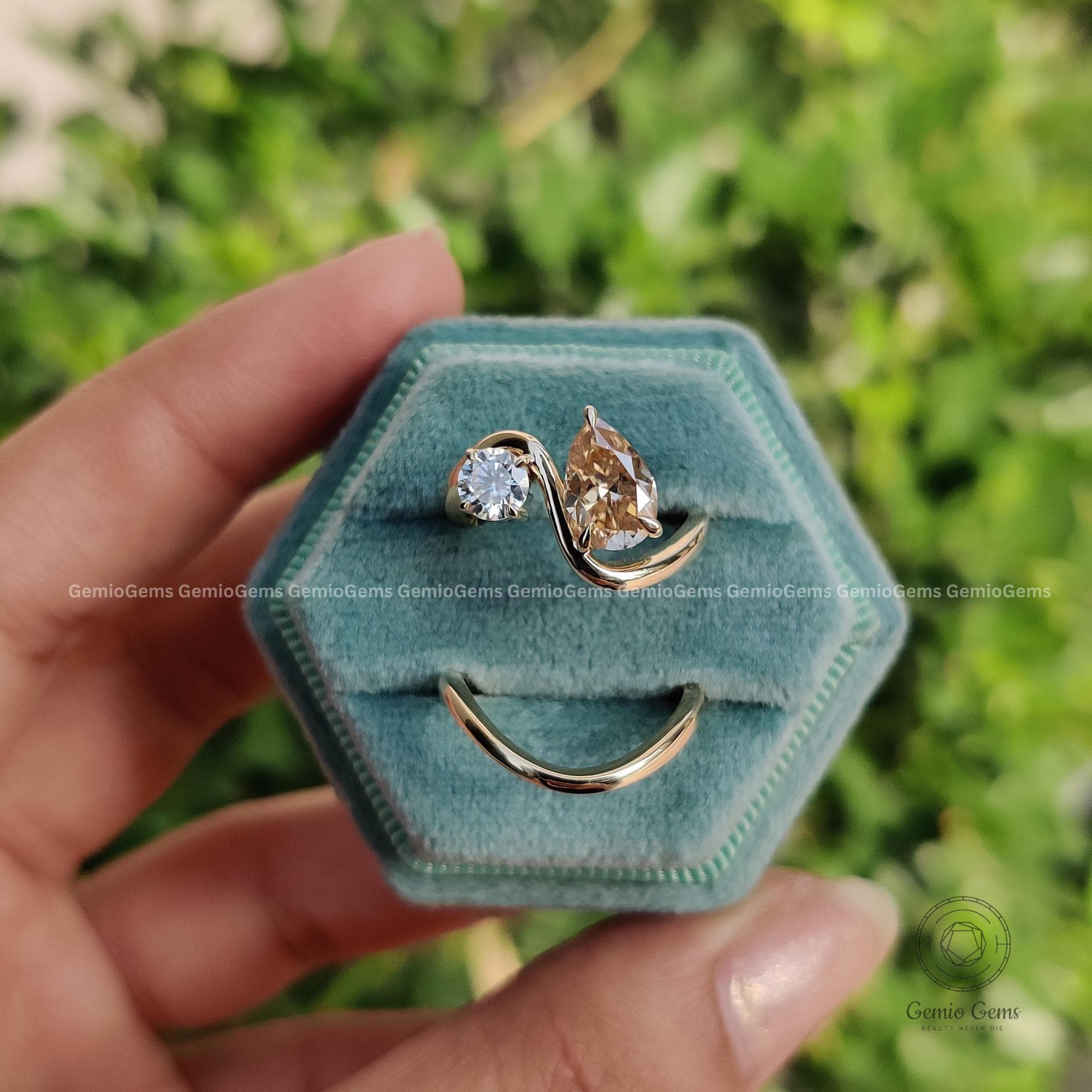 Toi Et Moi リングセット、シャンパンペアーモアッサナイトリング