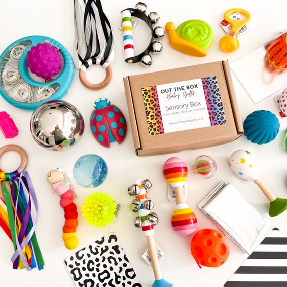 CRÉEZ VOTRE PROPRE coffret sensoriel pour bébé Jouets pour bébés pour le  développement sensoriel Echarpes, rubans, maracas, papier aluminium, etc.  Une sélection inégalée -  France