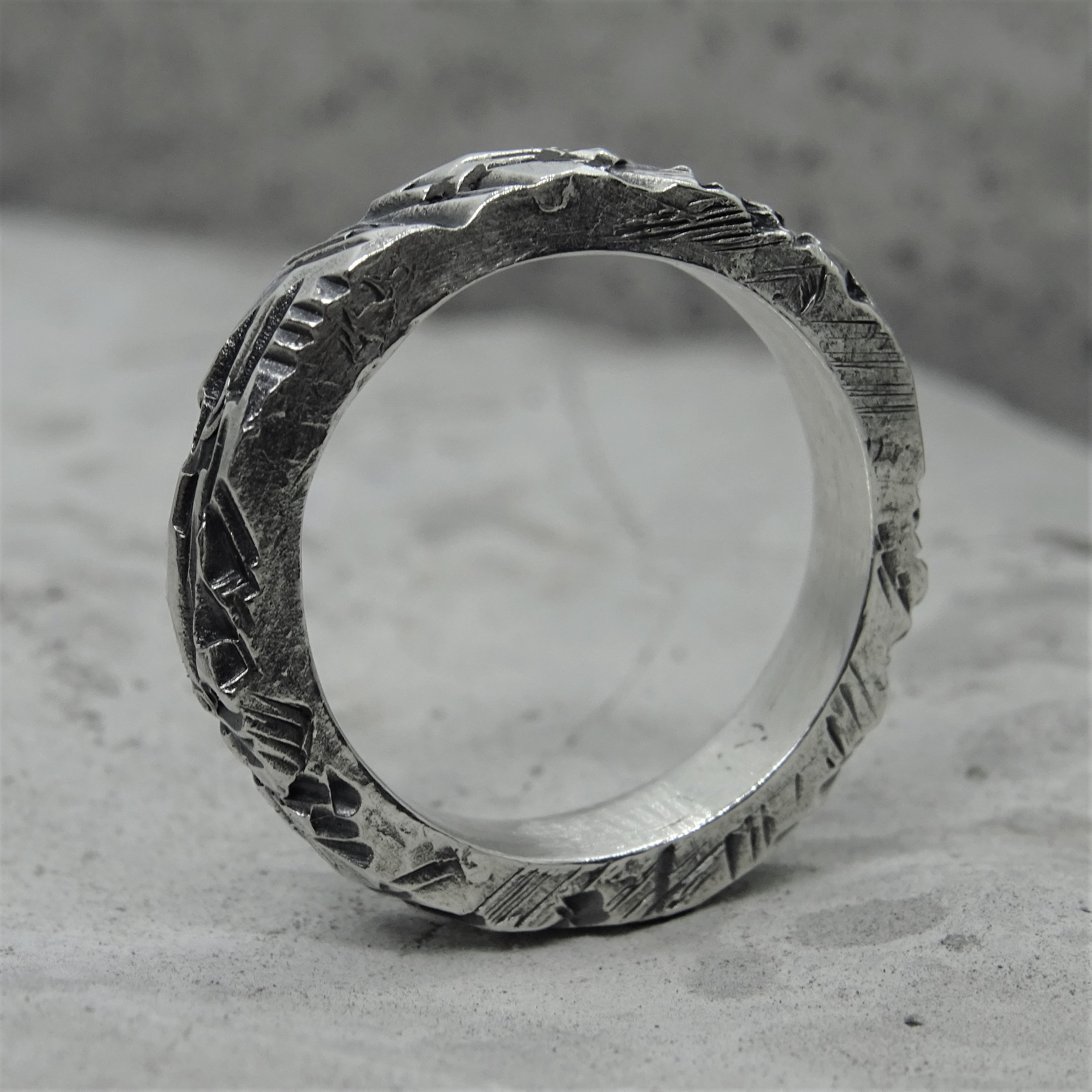 ORNAMENT ringThin ring with an unusual ornament.A modern ring Etsy