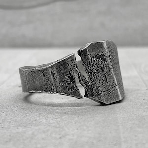 chunky silver ring "RUPTURE" initial massive ring with a unique texture. handwriting jewelry for men. brutalist jewelry.