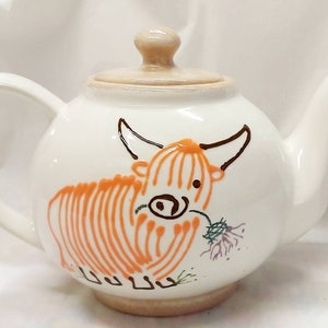 Highland cow Teapot for 2,  hand painted ceramic teapot, farmhouse design, gift, mother's day birthday anniversary wedding Christmas