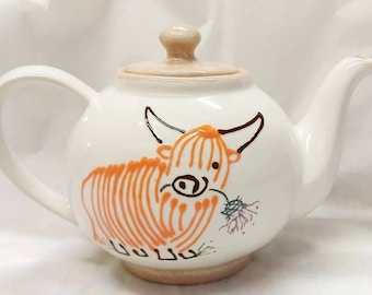 Highland cow Teapot for 2,  hand painted ceramic teapot, farmhouse design, gift, mother's day birthday anniversary wedding Christmas