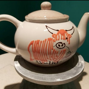 Highland cow teapot large 4 cup teapot, hand painted farmhouse design, gift, wife, girlfriend mother's day birthday wedding Christmas image 6