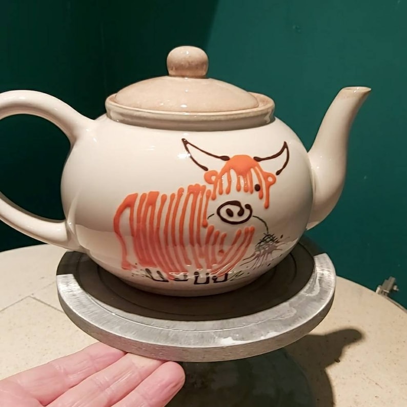 Highland cow teapot large 4 cup teapot, hand painted farmhouse design, gift, wife, girlfriend mother's day birthday wedding Christmas image 4