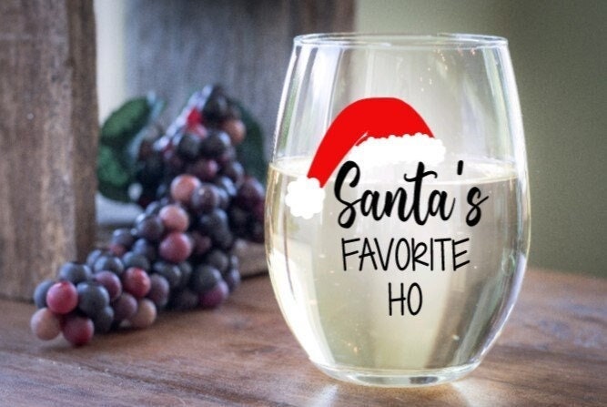 IT'S A SKIN Christmas Wine Glasses Funny Stemless Wine Glass with Funny  Saying for Women. Wine Gifts for Women Santas Favorite Ho.