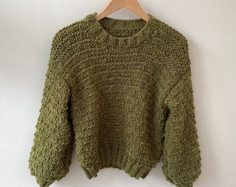 Unique hand knitted chunky jumper. Short style. Green. 8/10