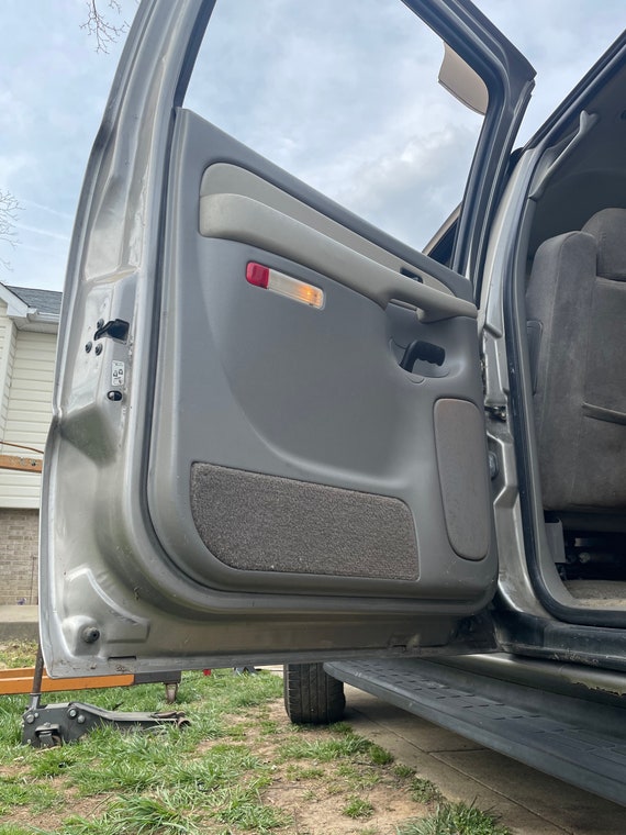 2002 chevy suburban door panel online