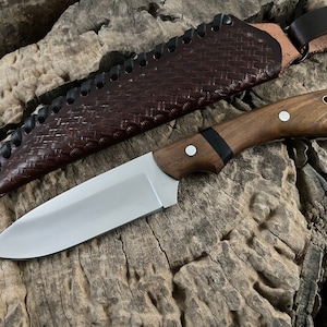 Handmade 10&#39;&#39; Carbon Steel Hunting Knife: Rose Wood Handle Bushcraft Knife