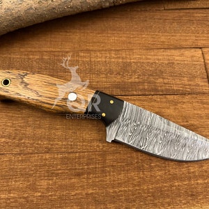 Handmade Damascus Steel Hunting Knife: Oak Wood Handle, Leather Sheath