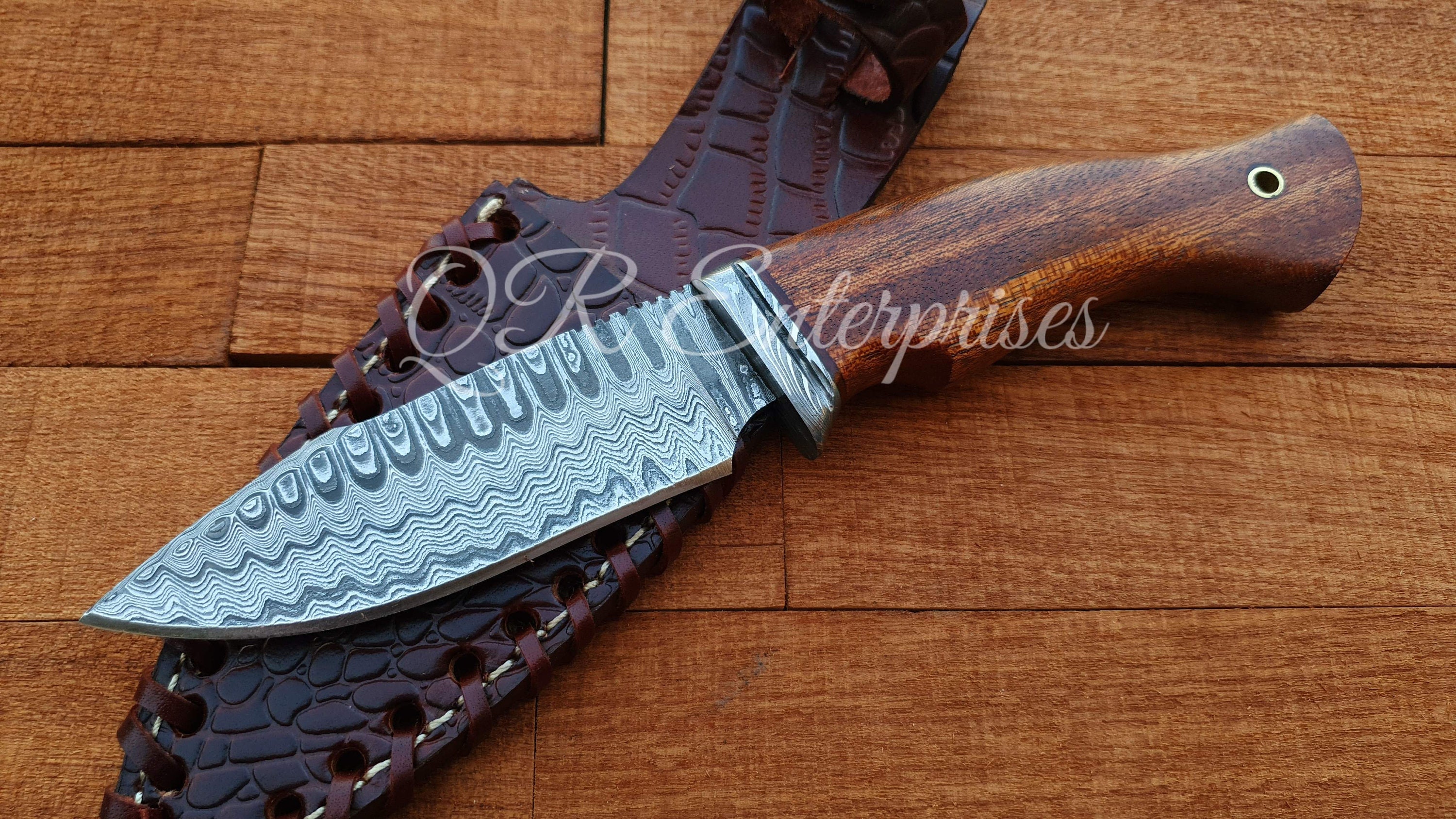 Couteau de Chasse Lame Damas 256 Couches Manche Os Garde Damas Etui Cuir DM1051HN - Livraison Gratuite