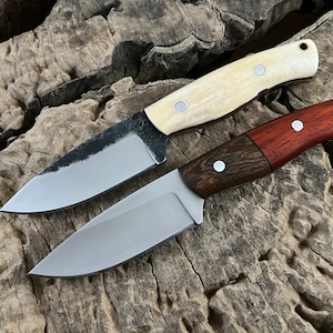 Handmade Damascus Hunting Knife: Bone Handle Leather Sheath