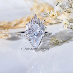 2.60 CT Kite Cut Moissanite Diamond Engagement Ring Unique Style Kite Cut Halo Moissanite Wedding Ring Promise Ring Anniversary Diamond Ring