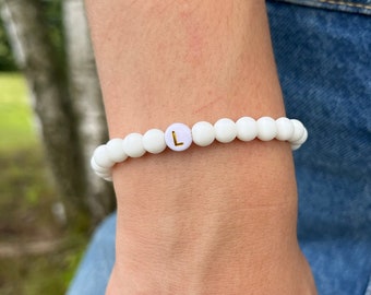 Bracelets personnalisés en perles mates avec initiale en or / Ses bracelets / Bracelets assortis /