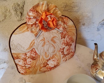 Tea-cosy en tissu italien de luxe à l’extérieur, soie Pierre Frey à l’intérieur, fibres isolantes très épaisses, fleur décorative