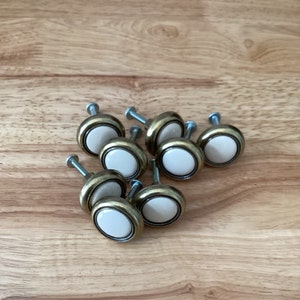 8 Vintage Amerock Drawer/Door Knobs