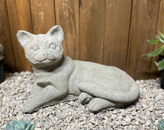 Laying cat pet memorial, garden decoration, cat statue, cement home decor
