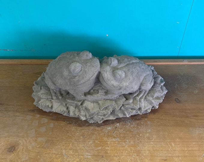 Kissing Frogs concrete statue garden decor