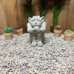 Sitting gargoyle Concrete statue