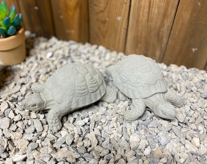2 Small sea turtles concrete statues, indoor / outdoor home decor