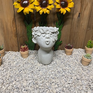 Kissing face head planter/ pucker face concrete statue indoor and outdoor