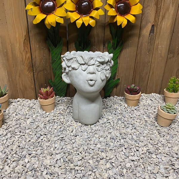 Kissing face head planter/ pucker face concrete statue indoor and outdoor