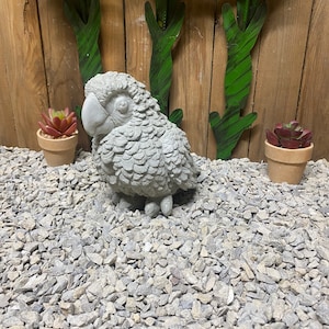 Parrot bird concrete statue