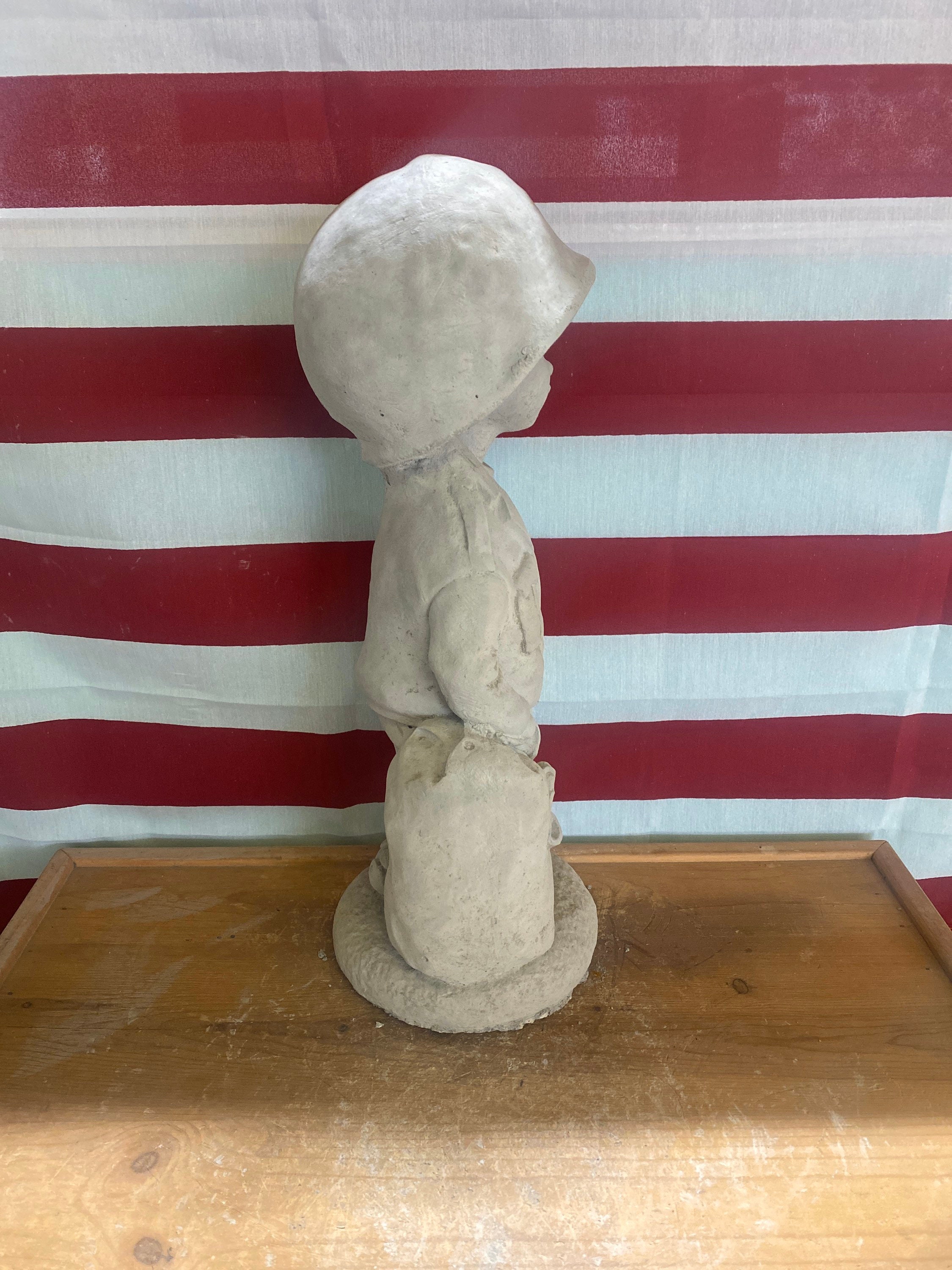 Soldier boy Concrete statue