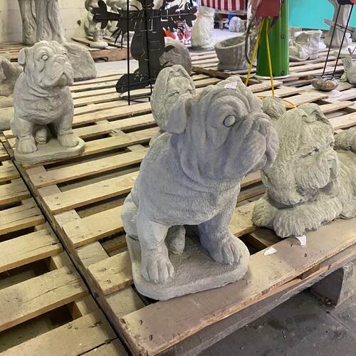 Estatua de hormigón de bulldog inglés para decoración de interiores y exteriores.