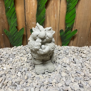 5.5” gnome / wizard concrete statue