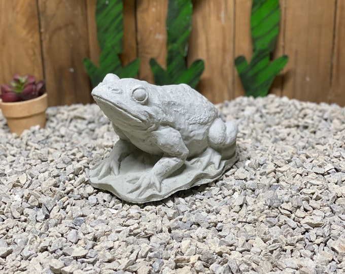 Frog on Lily pad concrete statue