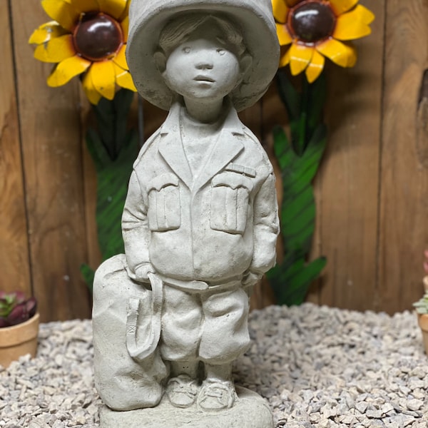 Soldier boy Concrete statue