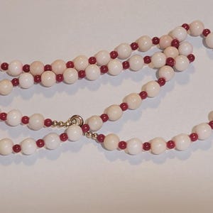 Vintage Retro Necklace – Angel Skin Coral with Red Coral Spacer Beads
