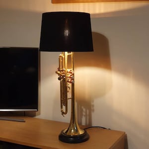 Trumpet lamp with black gloss base, Gold / brass, no shade