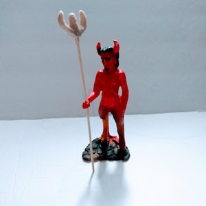 Satan Satanas devil red statue