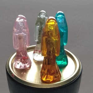 Lichtdurchlässige heilige Tod Santa Muerte Dinero Statue vorbereitet