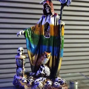 Santa muerte Holy death skull base abre Camino&#39;s statue
