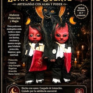 May include: Two small dolls with red faces, black hair, and black suits, each holding a red pouch. The background features a black cat, crescent moons, and text including LUNA DE SUERTE, Muñecos Protección y Magia, and other Spanish phrases.