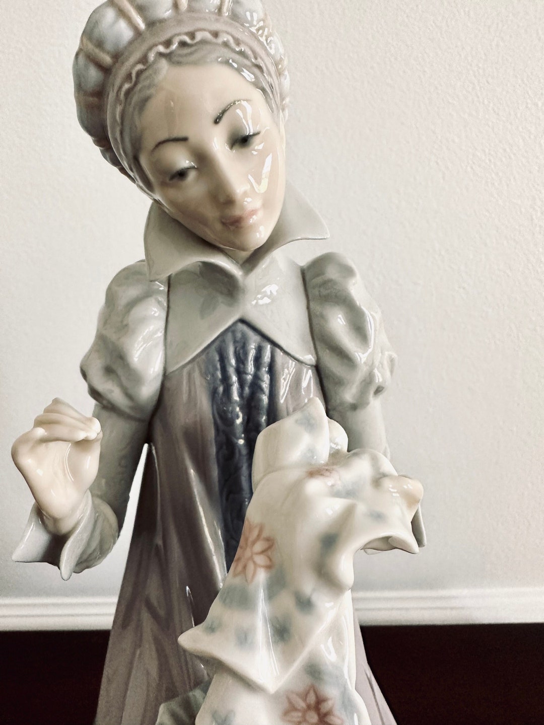 Lladro Medieval Lady Sewing A Trousseau Etsy