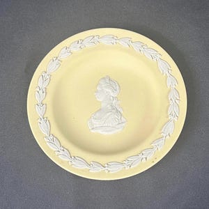 Wedgwood Jasperware Cream on Primrose Dish Queen Elizabeth II