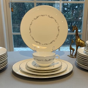 Royal Doulton Coronet 5 Piece Place Setting