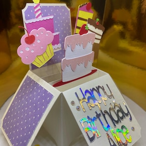 Carte d'anniversaire, Carte avec boîte pop-up, Gâteaux, Fait main, Personnalisé, Anniversaire, Carte, Joyeux anniversaire