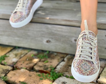 Baskets pour femmes, baskets basses, baskets Bling, couleur or, baskets cravate chaussures plates de mariée, chaussures Boho, chaussures hippies, chaussures faites à la main femmes