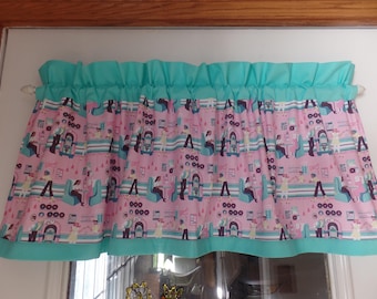 May include: A turquoise and pink valance with a retro diner theme. The valance features a repeating pattern of people sitting at a counter with a jukebox in the background. The valance has a ruffled top and a solid turquoise bottom.
