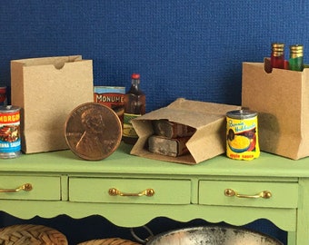 miniature kit of paper grocery bags in brown or white, 1:12 Scale