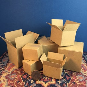 kit de 9 cajas de mudanza de cartón en 3 tamaños diferentes en escala 1 12